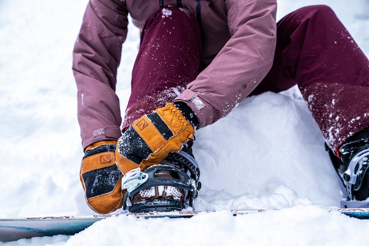 Best Snowboard Gloves and Mittens of 2023-2024 | Switchback Travel